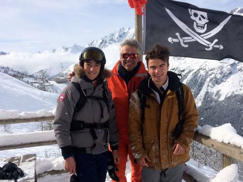 Pirates à ski, sur la Mer de Glace ! Rencontre hors pistes avec de jeunes pirates sur la Mer de Glace